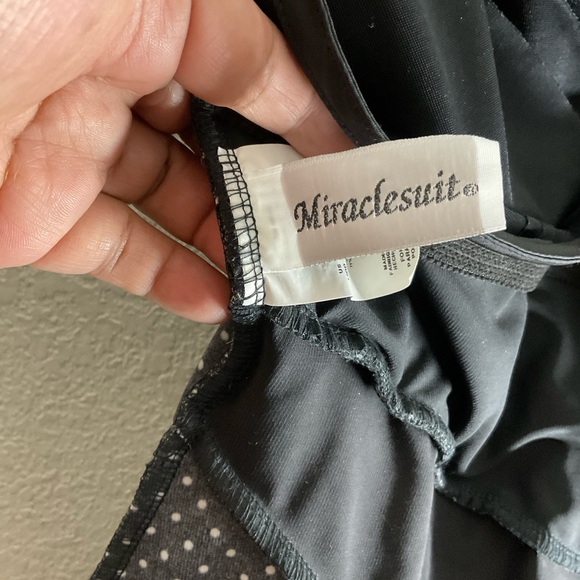 Miraclesuit Women's Swimwear Pin
Point Oceanus Tummy Control V neckline 12DD - Picture 7 of 9